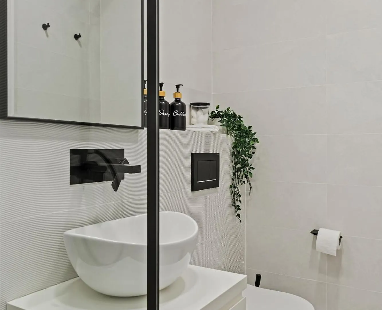 Parliament Retreat - Urban Hideaway Apartment Bucharest