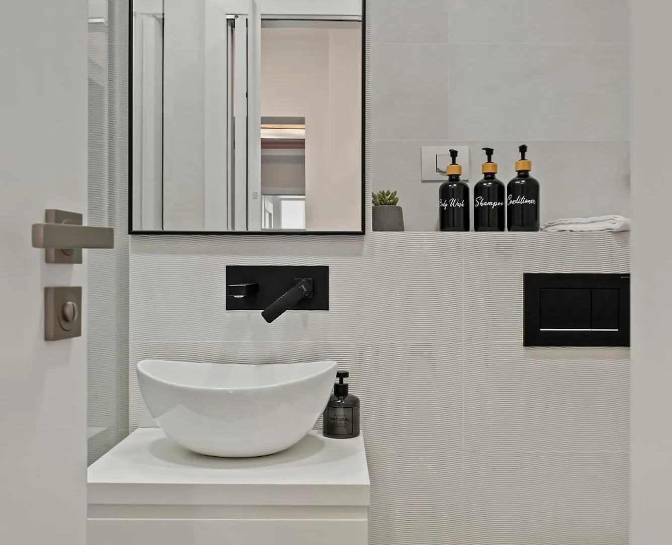 Parliament Retreat - Urban Hideaway Apartment Bucharest