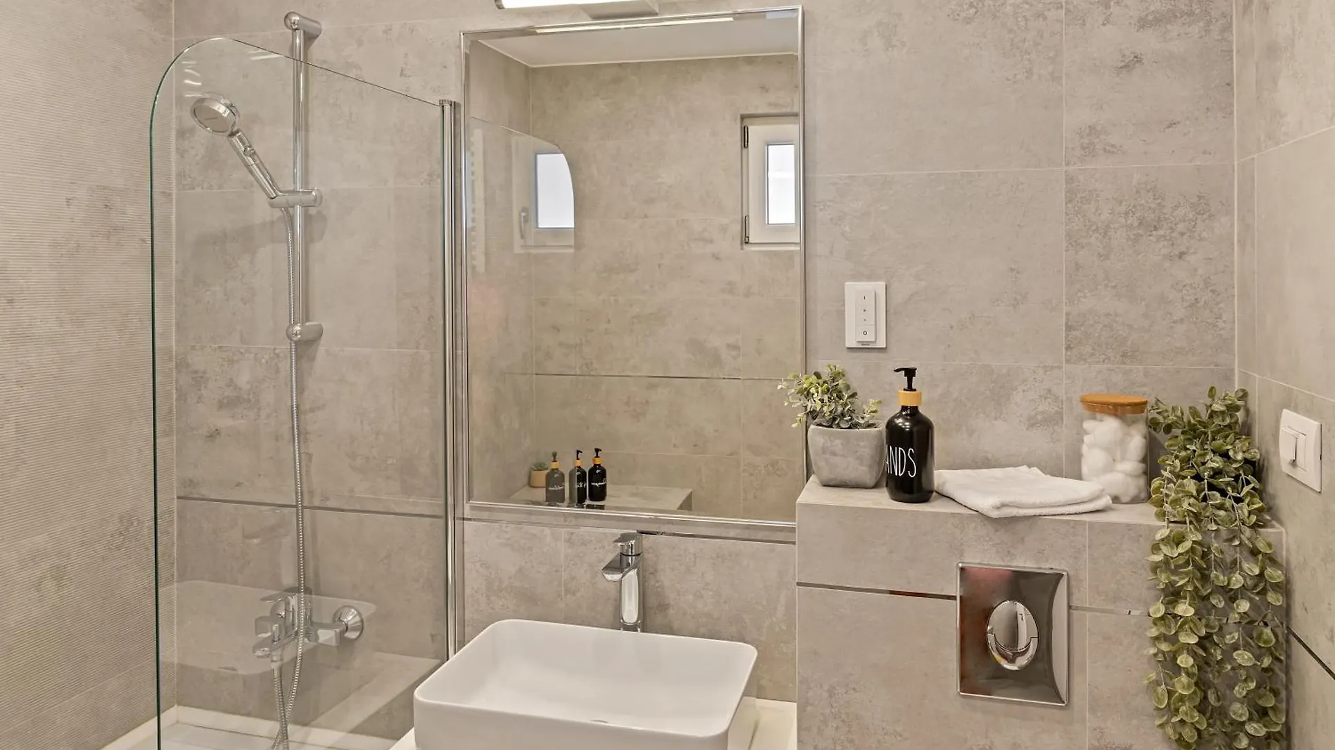 Parliament Retreat - Urban Hideaway Apartment Bucharest