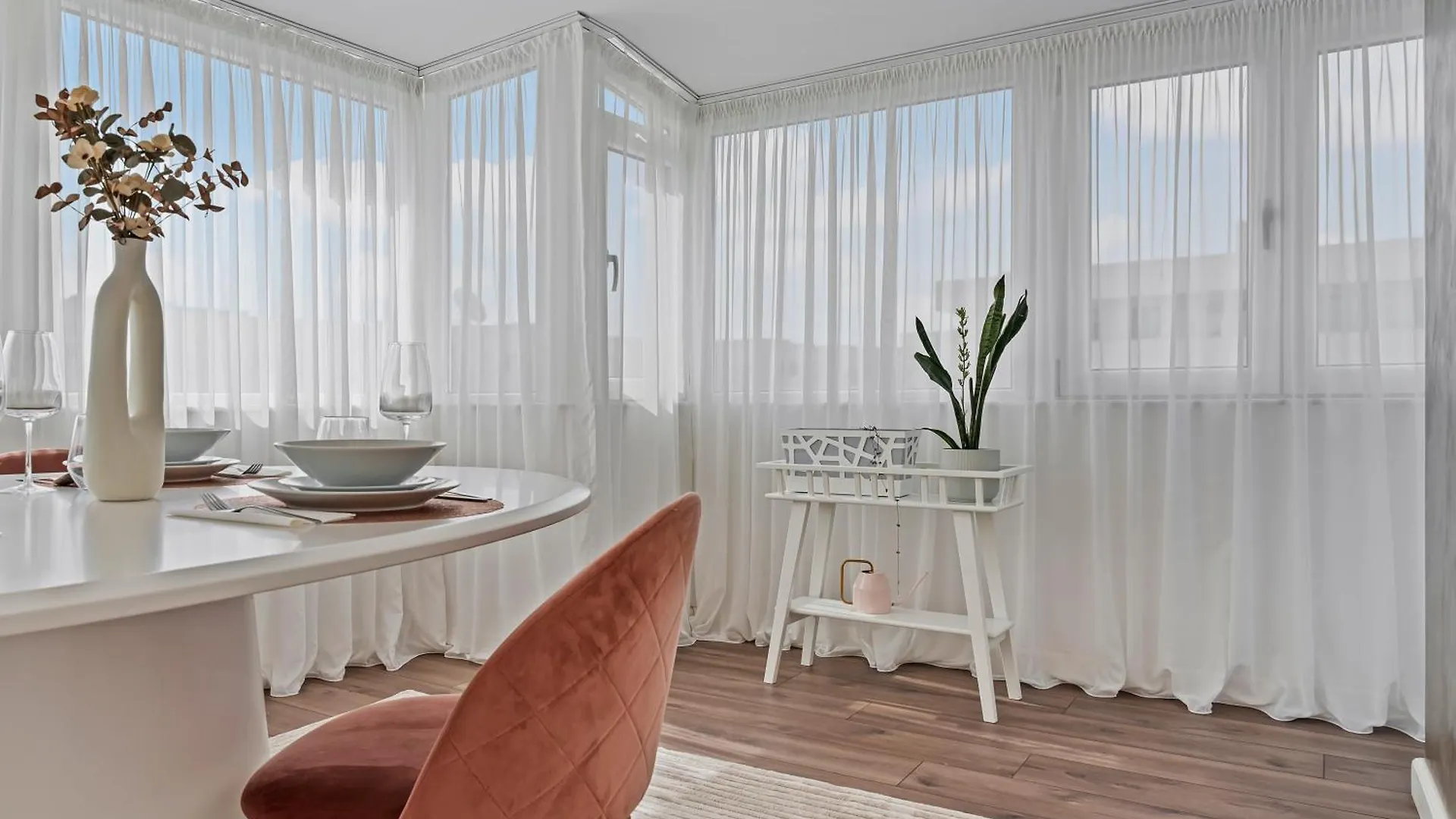 Parliament Retreat - Urban Hideaway Apartment Bucharest