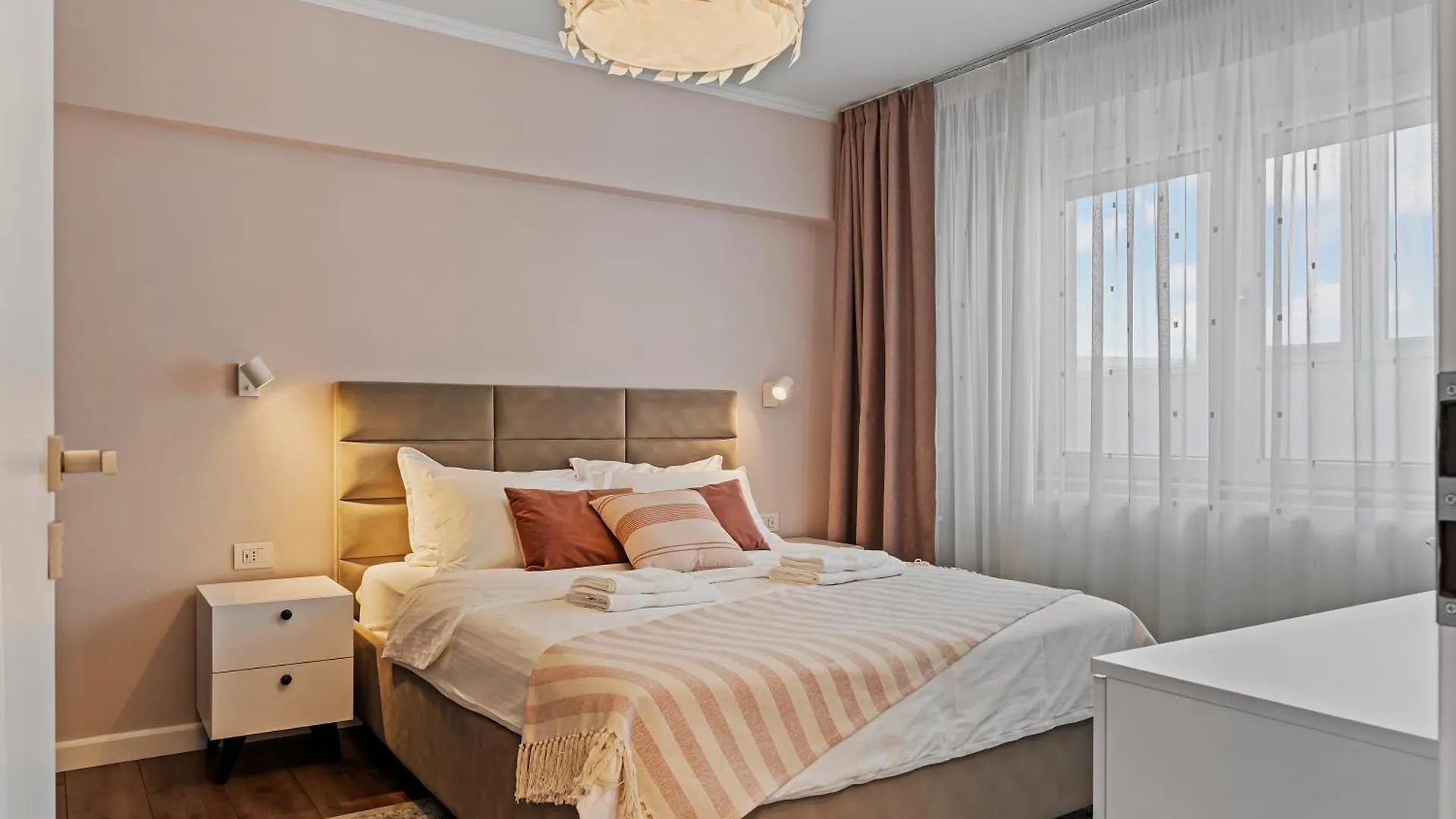 Parliament Retreat - Urban Hideaway Apartment Bucharest