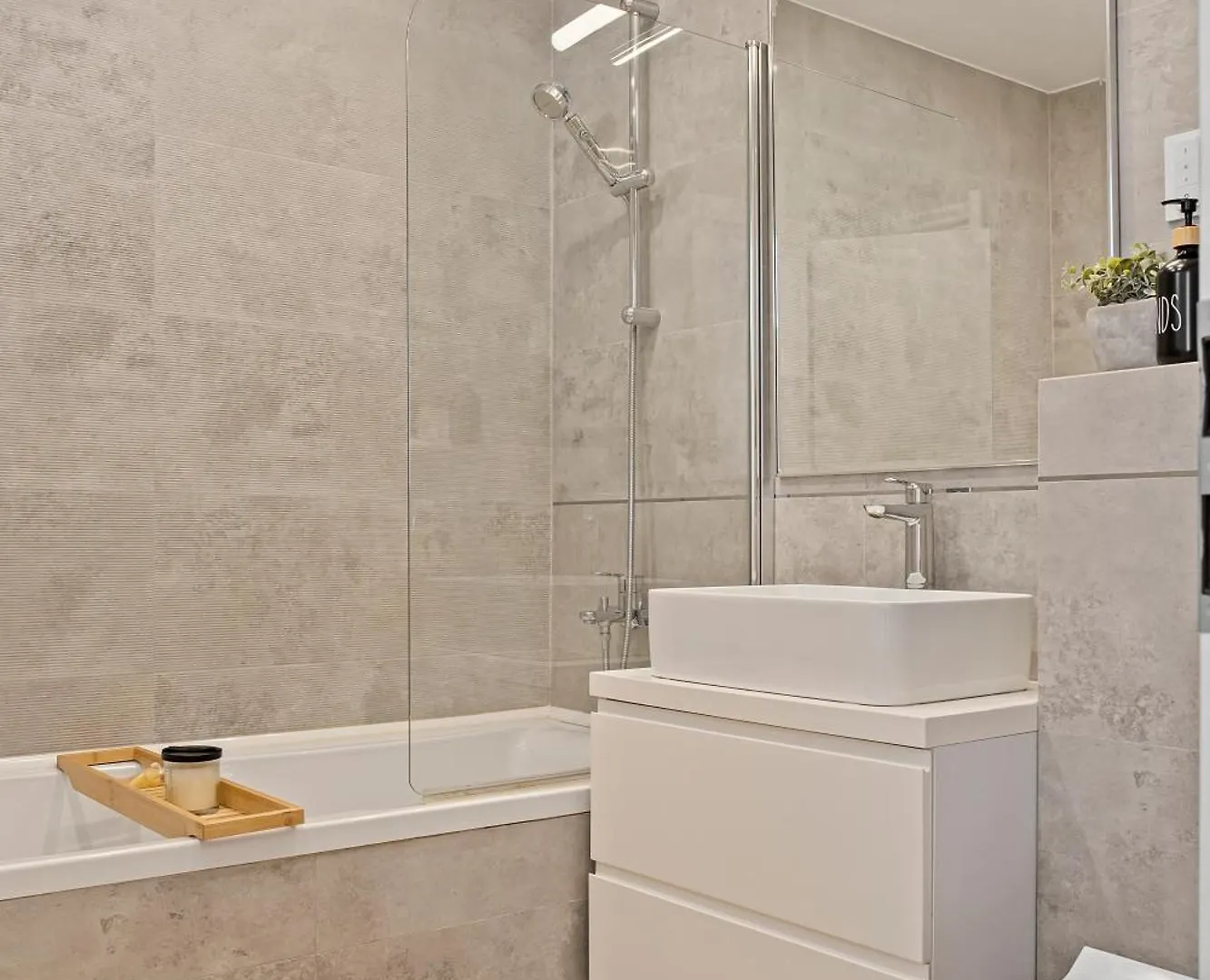 Parliament Retreat - Urban Hideaway Apartment Bucharest